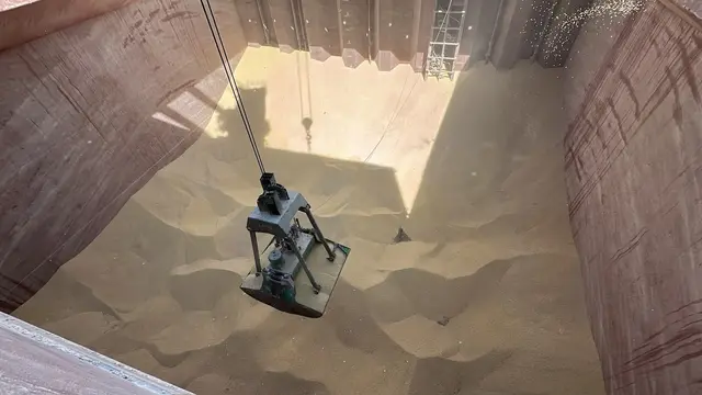 Bulk cargo hold seen from above during discharge